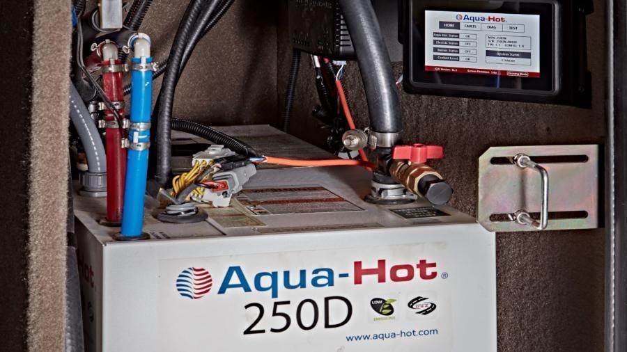 2025 Reatta XL - ReattaXL23 37K aquahot