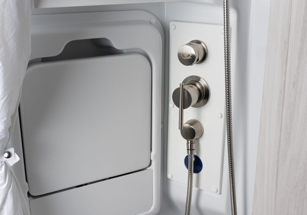 Entegra Coach Arc shower stall