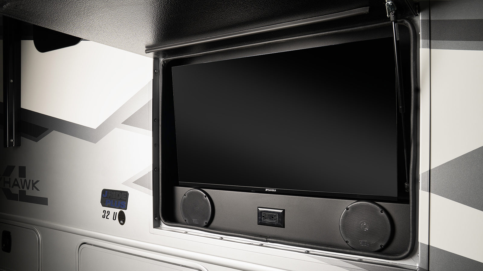 MY27 Greyhawk XL 32U Ext Tv WEB (1)