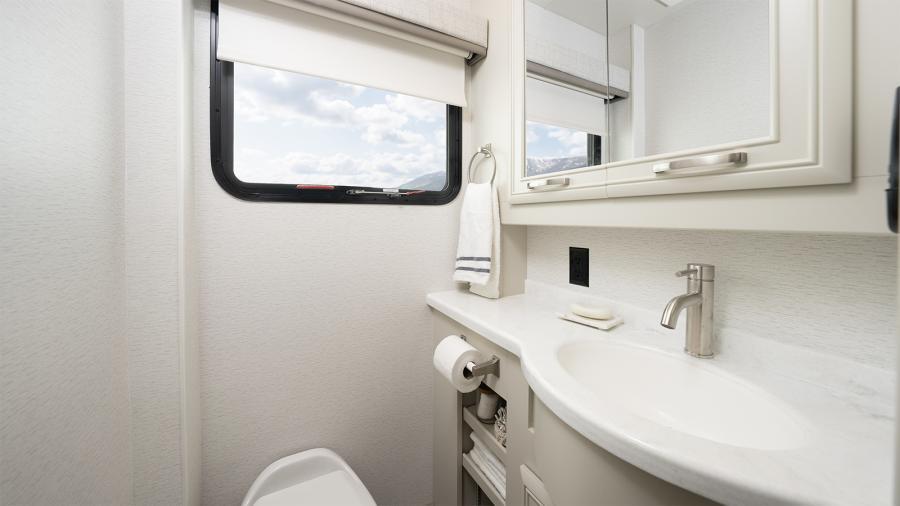 2025 Reatta XL - MY25 Reatta XL 1 2 Bath WEB