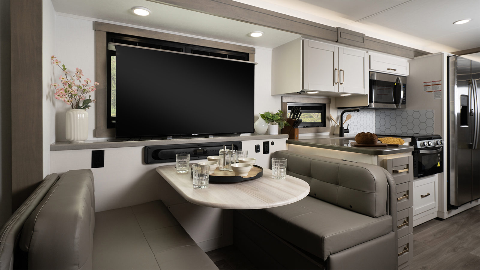 MY27 Vision XL Dinette TV WEB