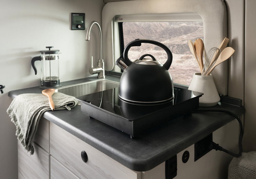 Entegra Coach Arc cooktop with kettle