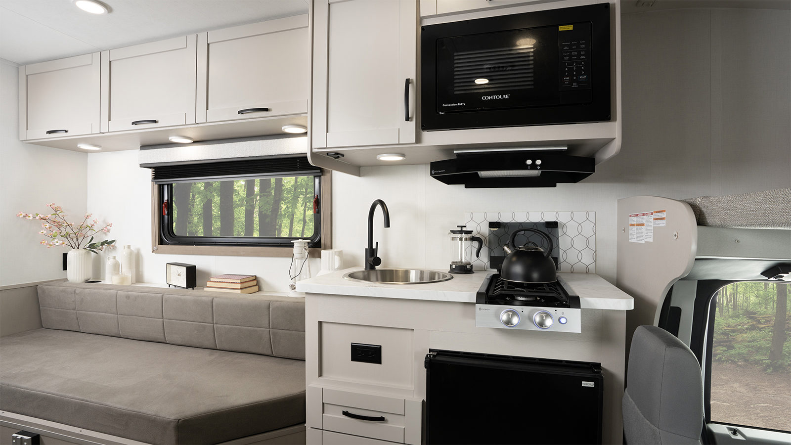 MY27 Redhawk SE Kitchen WEB (1)