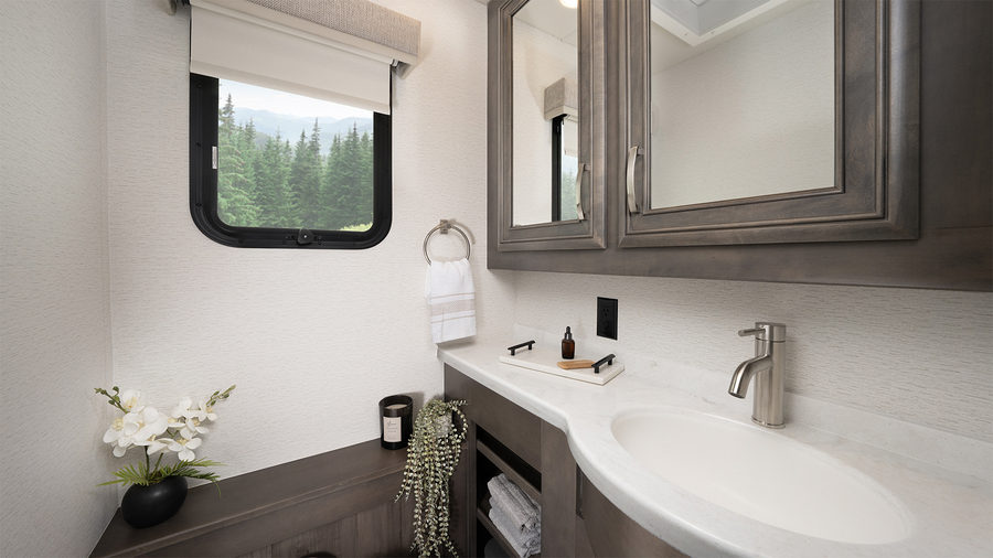 2025 Reatta - MY25 Reatta 1 2 bath WEB