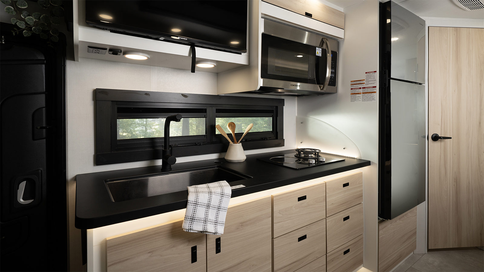 MY27 Qwest 25L Kitchen WEB