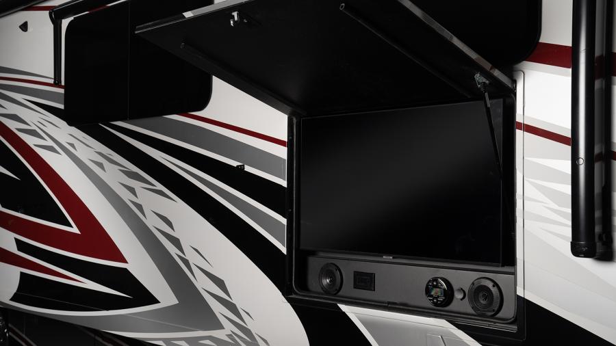 2025 Reatta XL - MY25 Reatta XL ext TV WEB