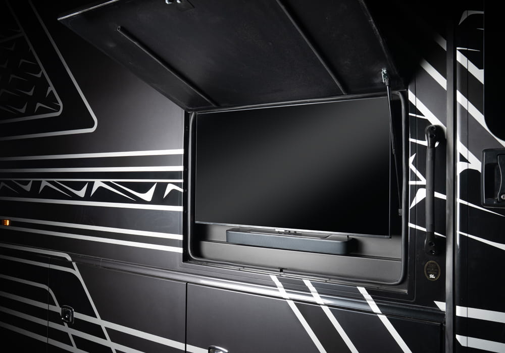 Accolade XL Gallery Exterior Entertainment