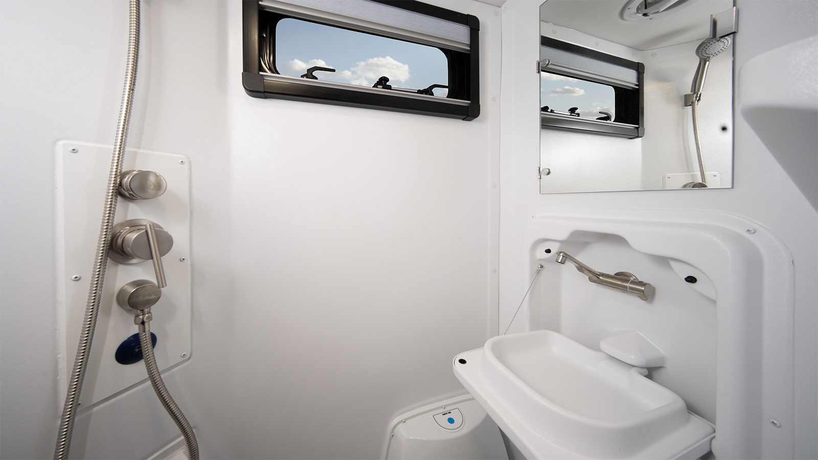 MY27 Condor 22T Bath WEB (1)