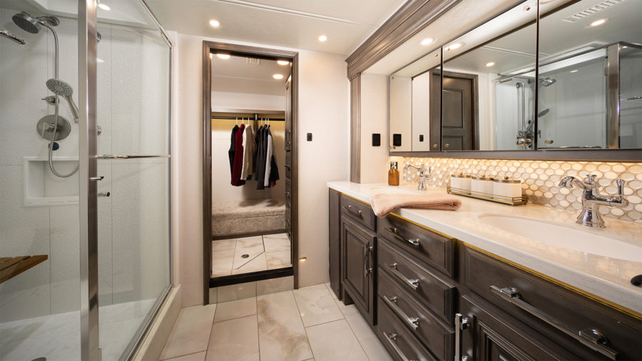 2026 Anthem - MY26 Anthem Blackout bath with closet WEB