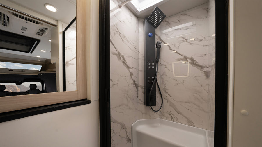 2026 Qwest - MY26 Qwest 25M shower WEB
