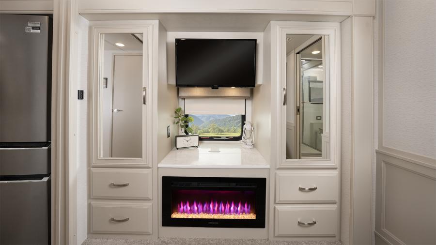2025 Reatta XL - MY25 Reatta XL wardrobe WEB