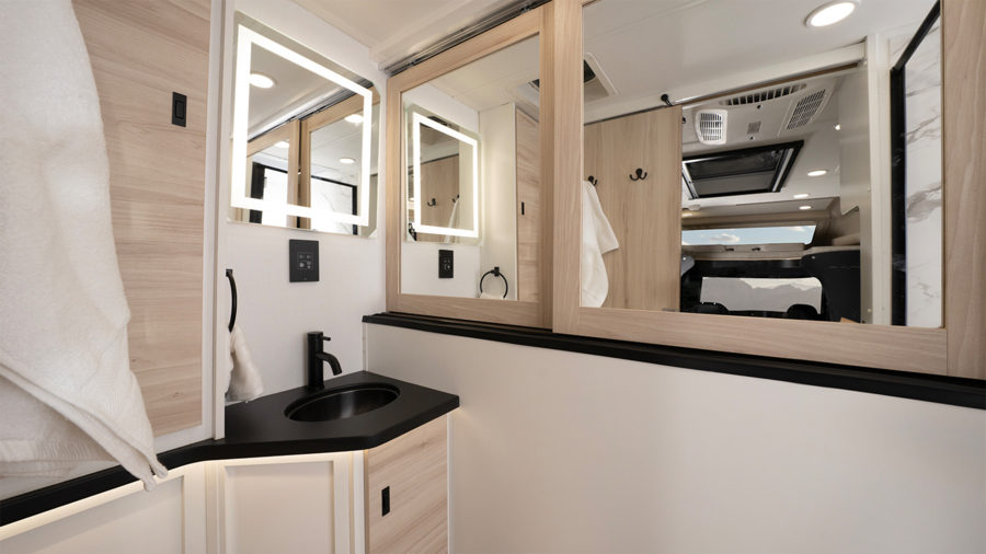 2026 Qwest - MY26 Qwest 25M bath WEB
