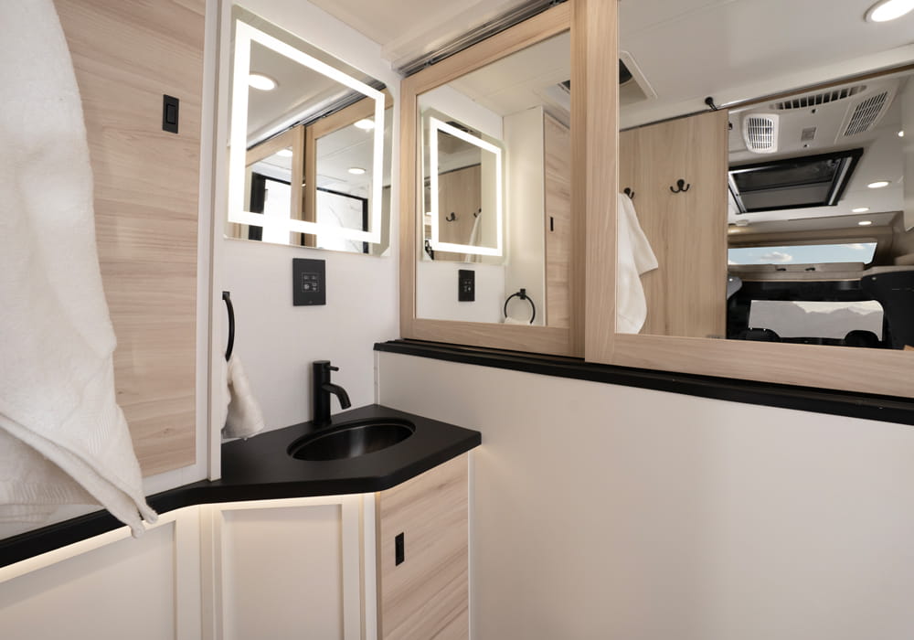 Entegra Coach Qwest bathroom