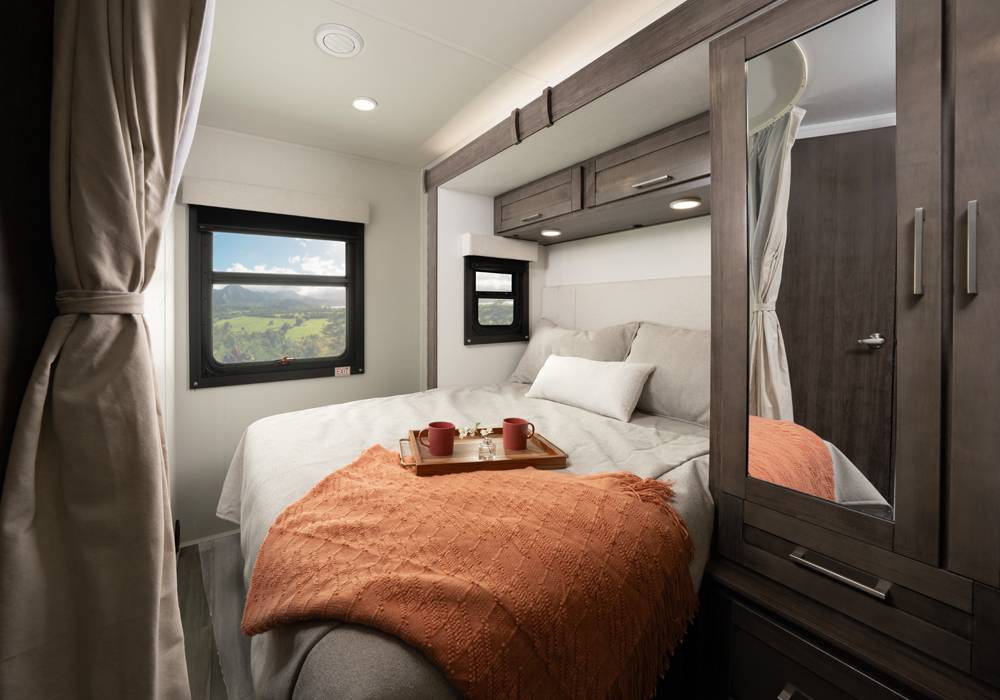 Entegra Coach Qwest SE bedroom