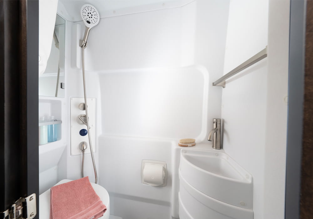 Entegra Coach Expanse bathroom shower