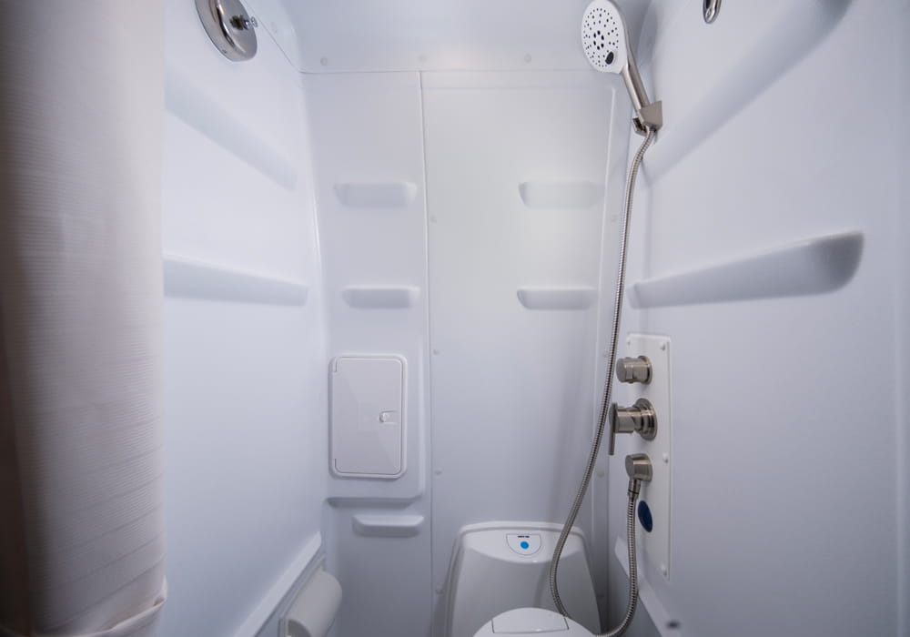 Entegra Coach Launch wet bath