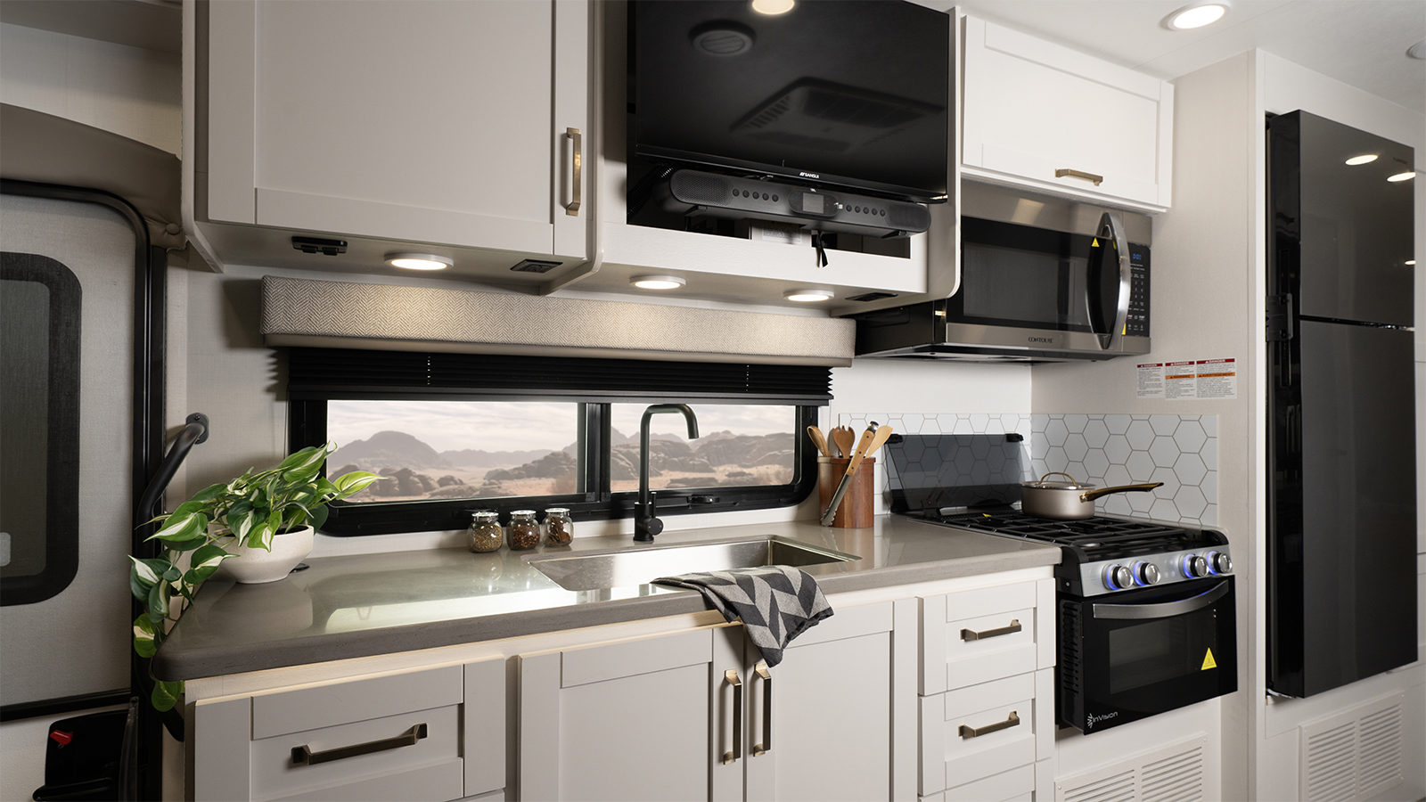 MY27 Odyssey Esteem Edition Kitchen WEB (1)