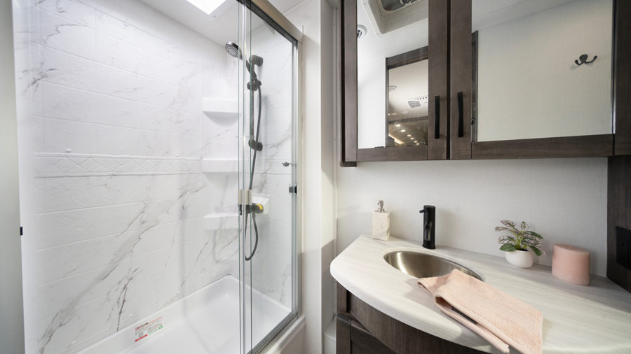 2026 Vision XL - MY25 Vision XL shower WEB