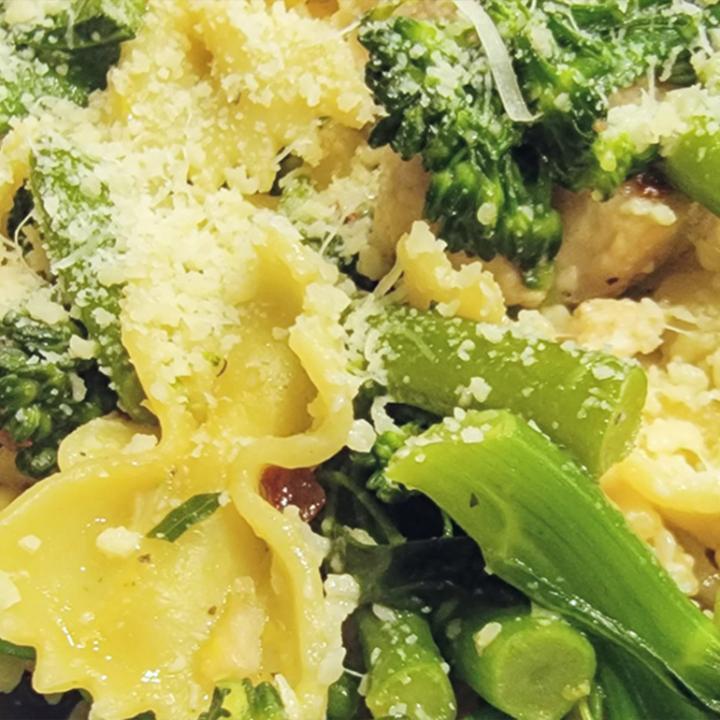 One Pot Chicken and Broccoli Pasta - Thumbnail