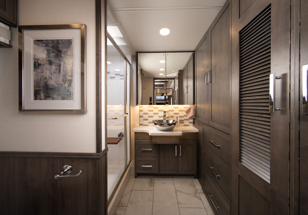 Entegra Coach Centurion bathroom with vanity